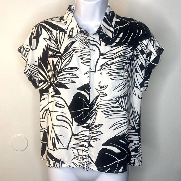 NEW…White/Black woven button down shirt size S (small) from Forever21 - Picture 1 of 3
